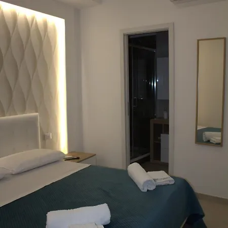 Realeborbonica-intero Con Ampio Terrazzino Portici