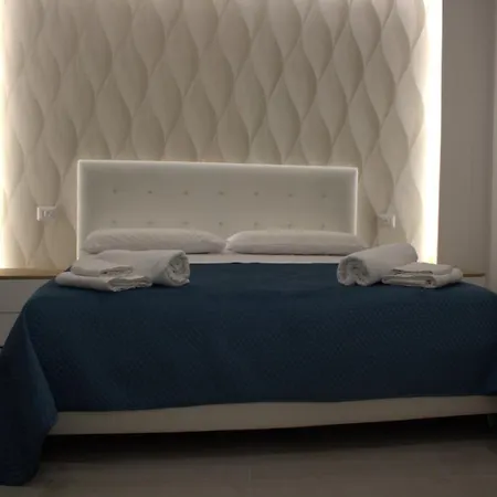 Realeborbonica-intero Con Ampio Terrazzino Portici