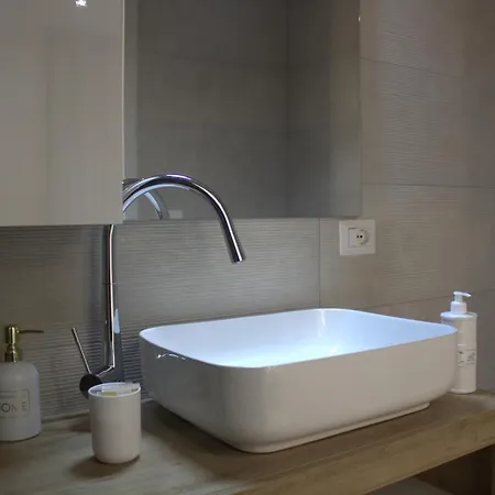 Realeborbonica-intero Con Ampio Terrazzino Hébergement de vacances Portici