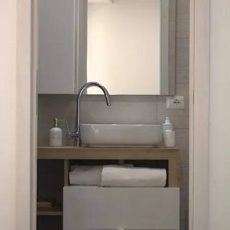 Realeborbonica-intero Con Ampio Terrazzino * Portici