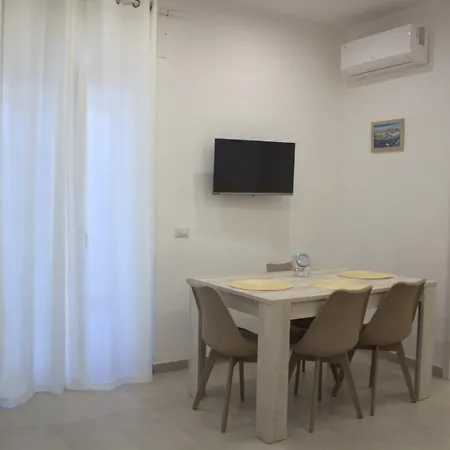Realeborbonica-intero Con Ampio Terrazzino Portici